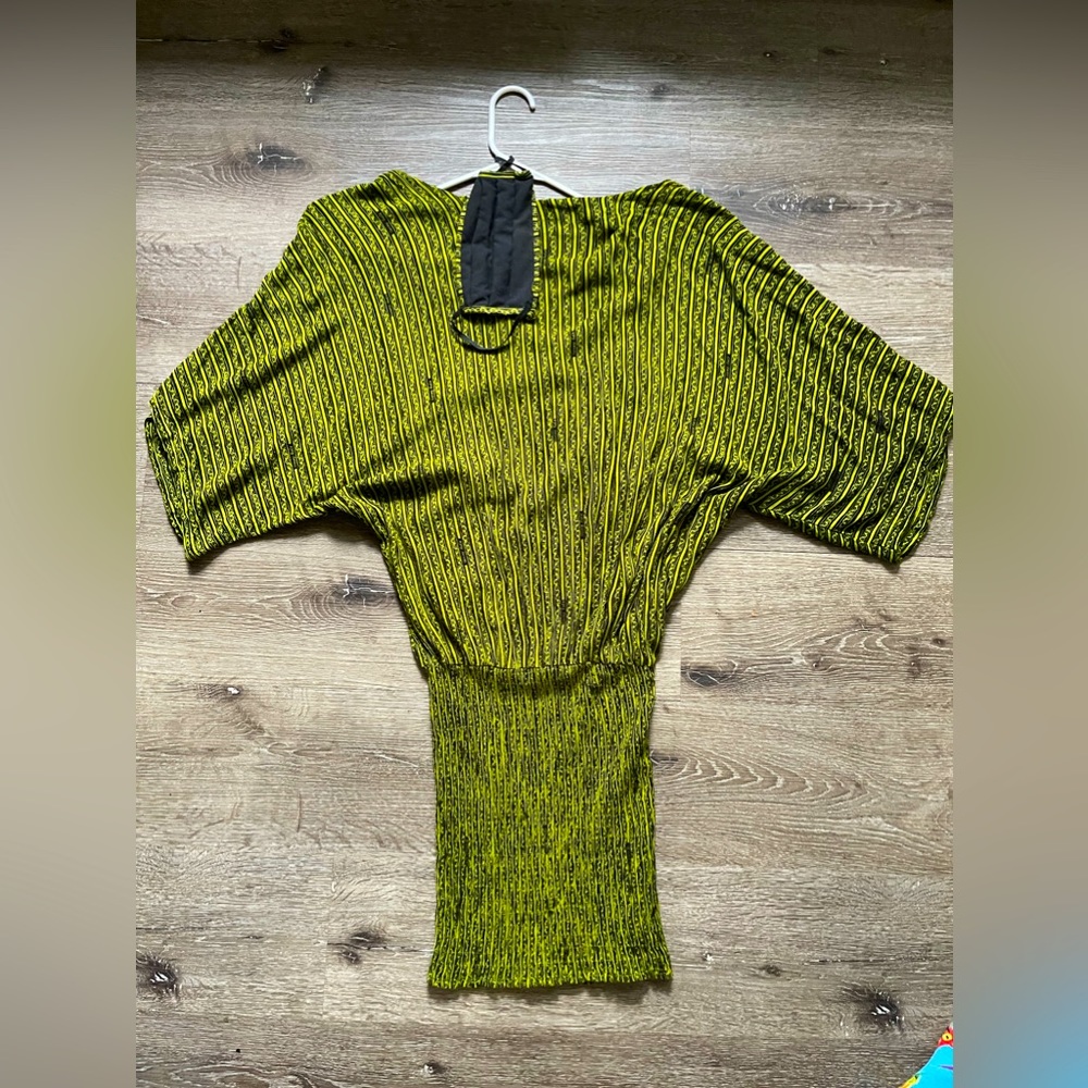 Living hula green mikela mini dress size s/m with matching face mask